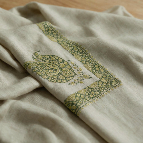 Akhdar Kashmiri pashmina ghutra in natural ecru with sage green paisley sozni embroidery