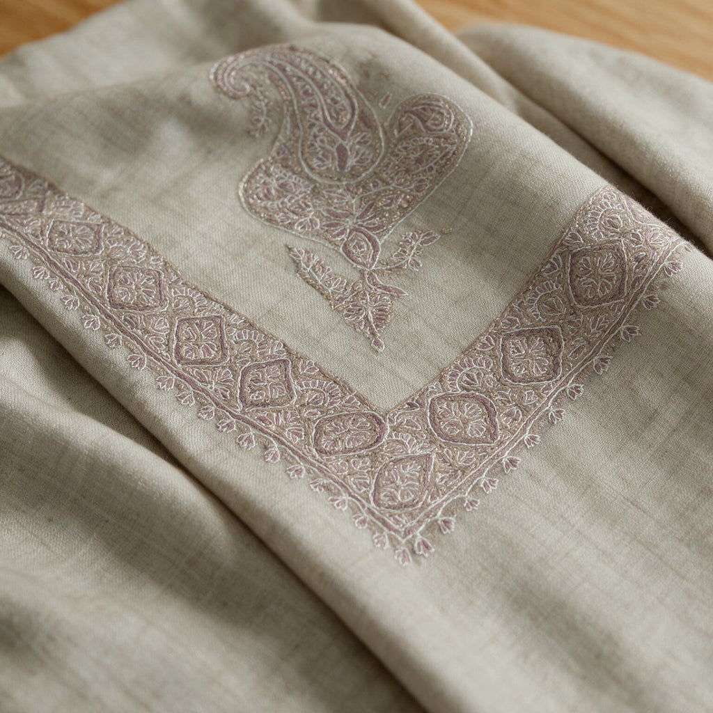 Sadaf Kashmiri pashmina ghutra in natural ecru with faint pale mauve paisley sozni embroidery