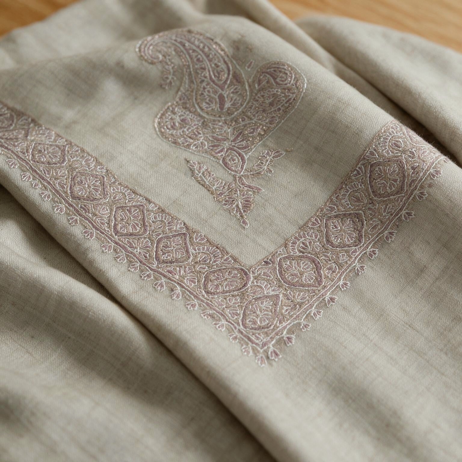 Sadaf Kashmiri pashmina ghutra in natural ecru with faint pale mauve paisley sozni embroidery