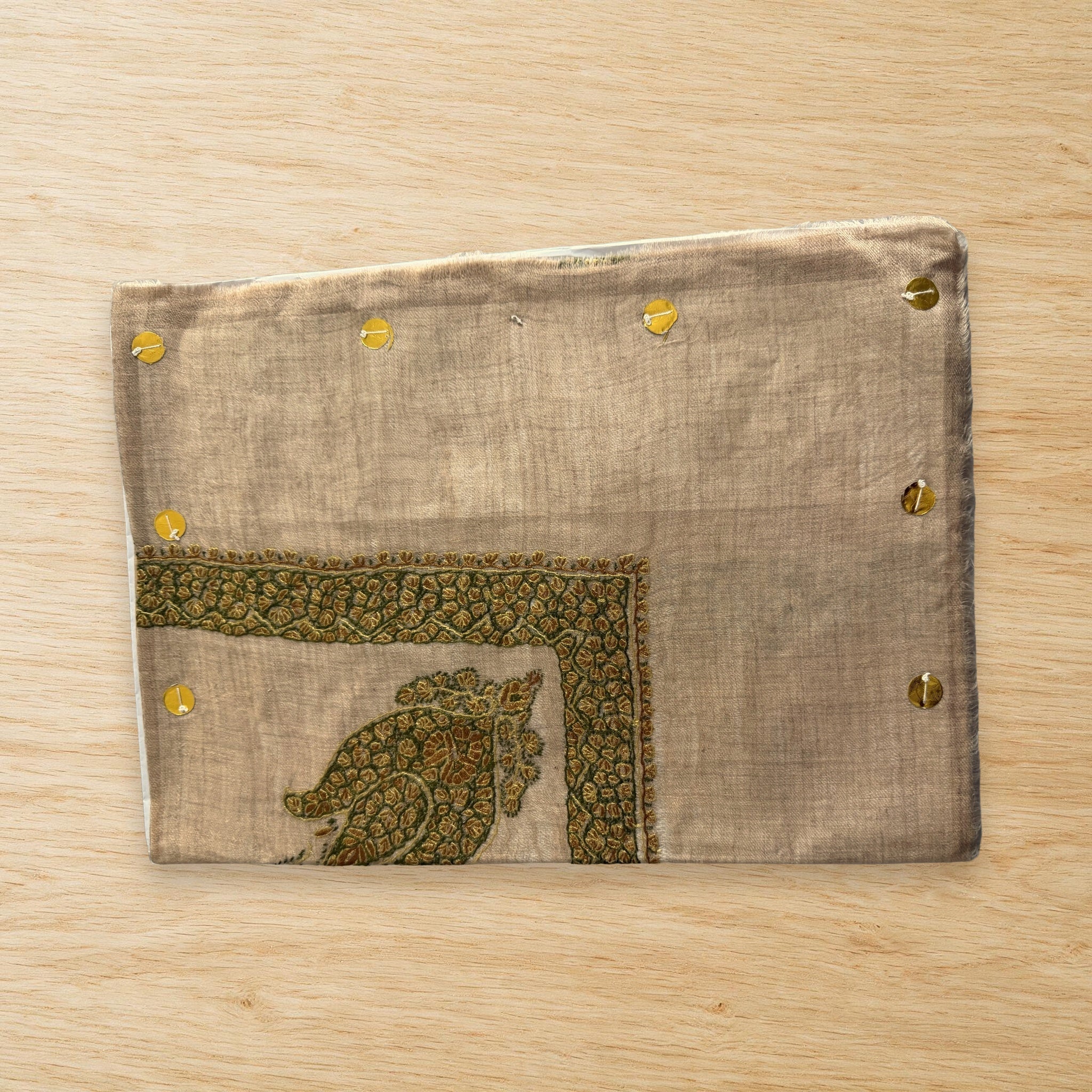 Zaytoun Kashmiri pashmina ghutra laid flat on a wooden table, true to life colour