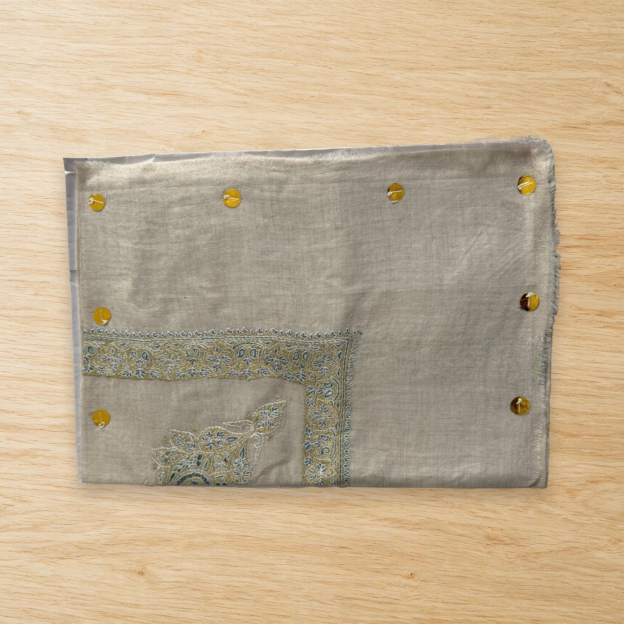 Dhabab Kashmiri pashmina ghutra laid flat on a wooden table, true to life colour