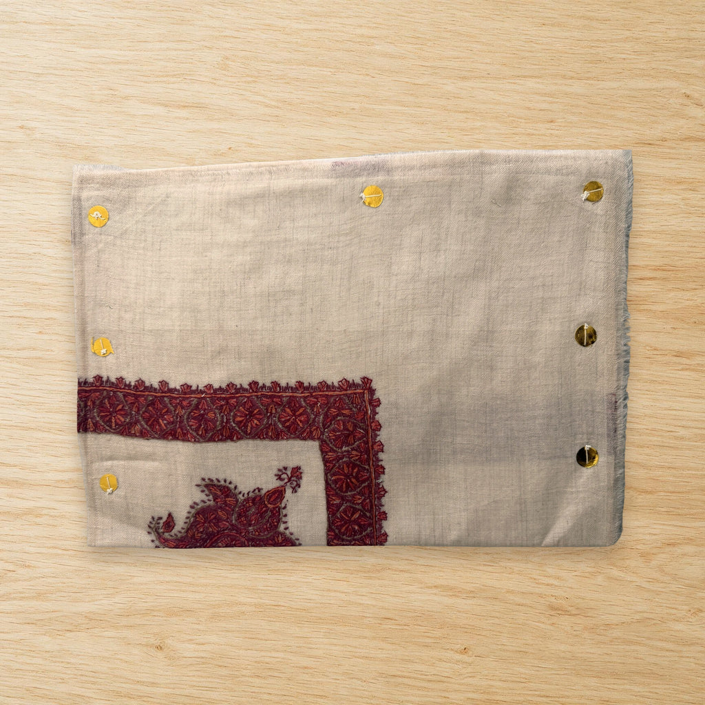 Yaqoot Kashmiri pashmina ghutra laid flat on a wooden table, true to life colour
