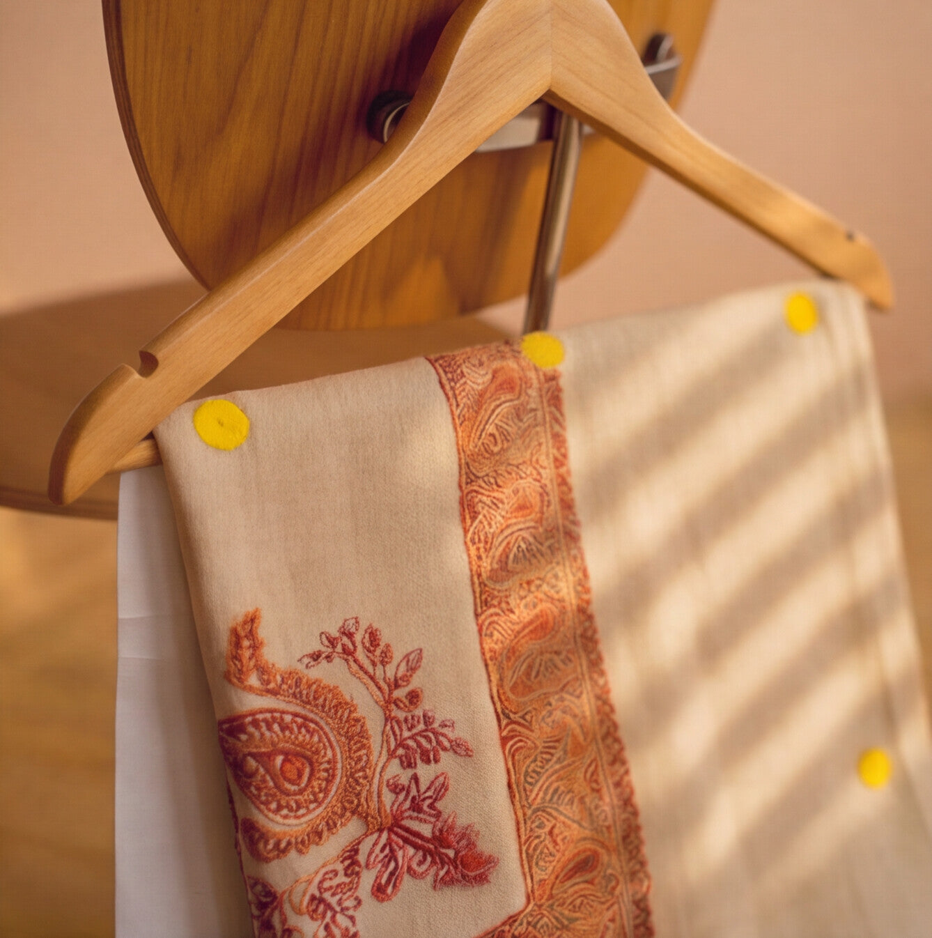 Pashmina Ghutra Ward - angle 2, hand-loomed Kashmiri pashmina