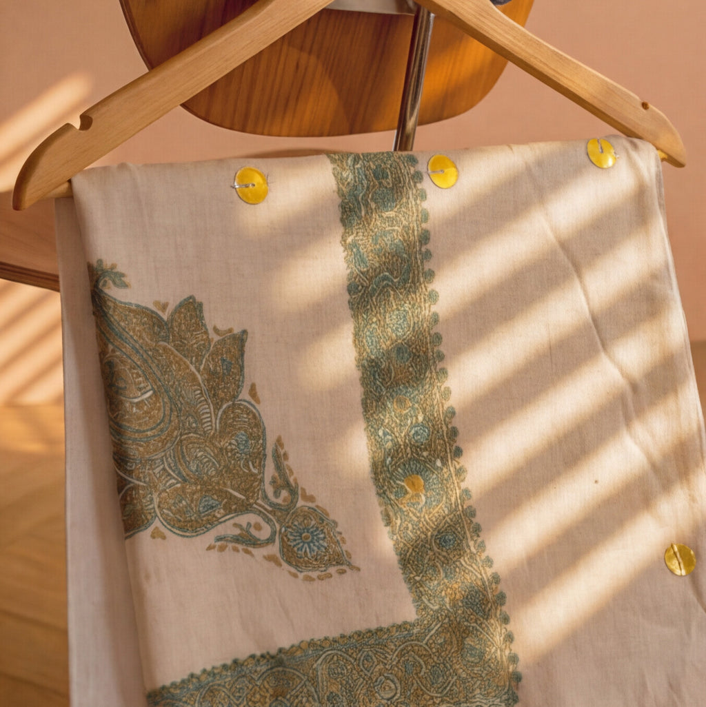 Pashmina Ghutra Sakeena - angle 2, hand-loomed Kashmiri pashmina