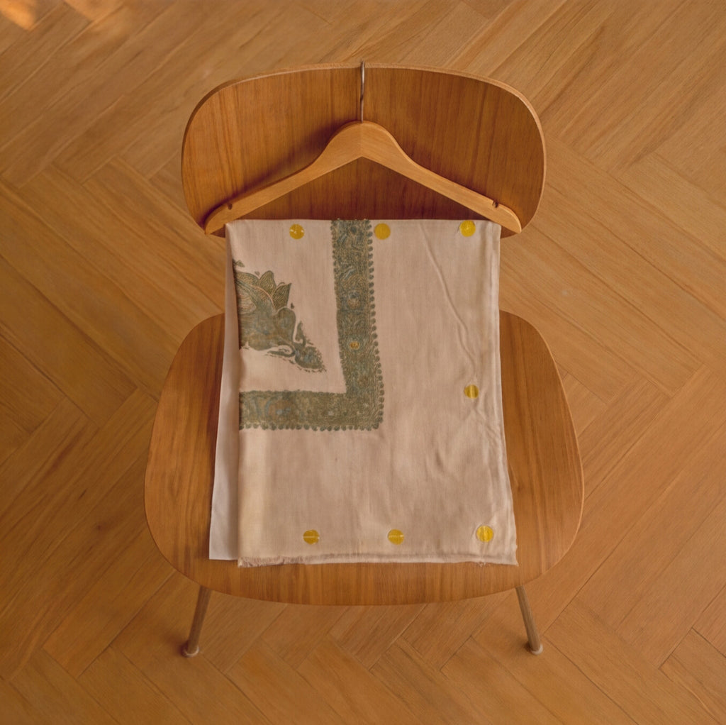 Pashmina Ghutra Sakeena - angle 3, hand-loomed Kashmiri pashmina