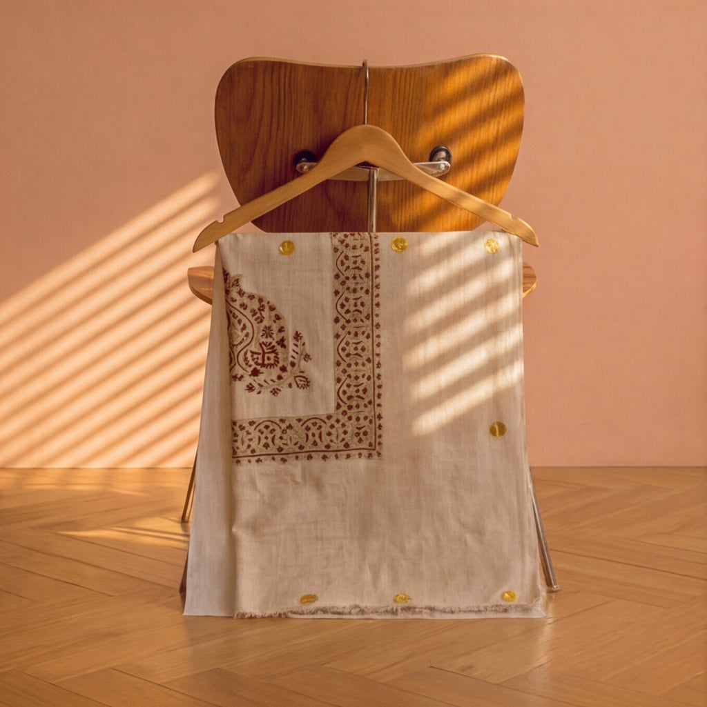 Pashmina Ghutra Nada - angle 3, hand-loomed Kashmiri pashmina