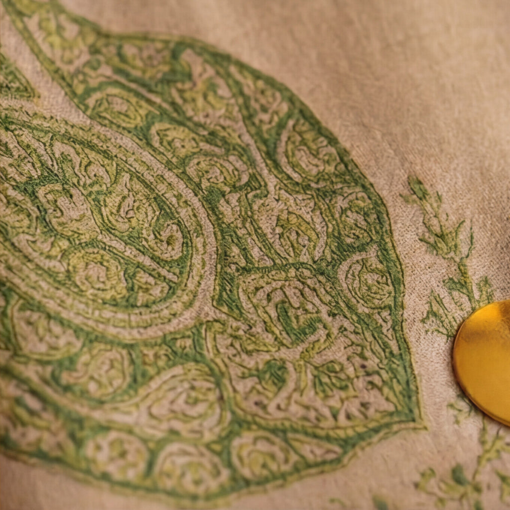 Pashmina Ghutra Lal - angle 1, hand-loomed Kashmiri pashmina