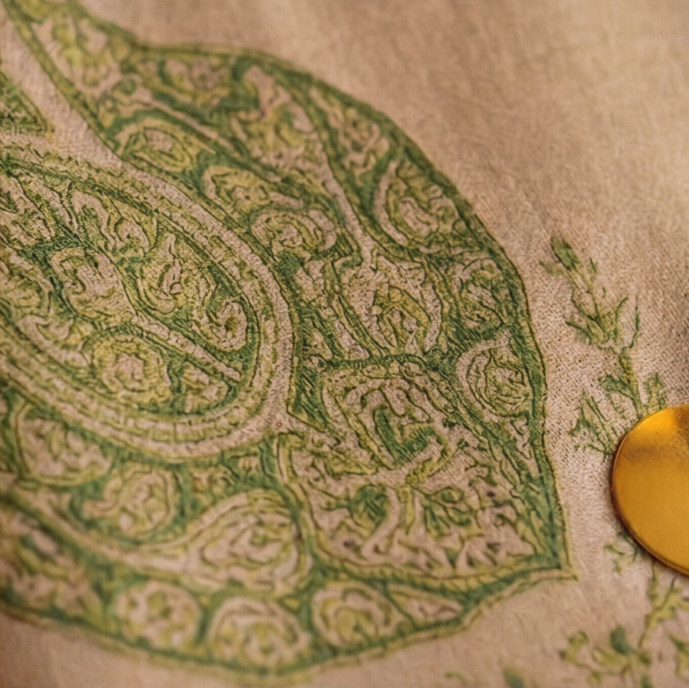 Pashmina Ghutra Lal - angle 1, hand-loomed Kashmiri pashmina