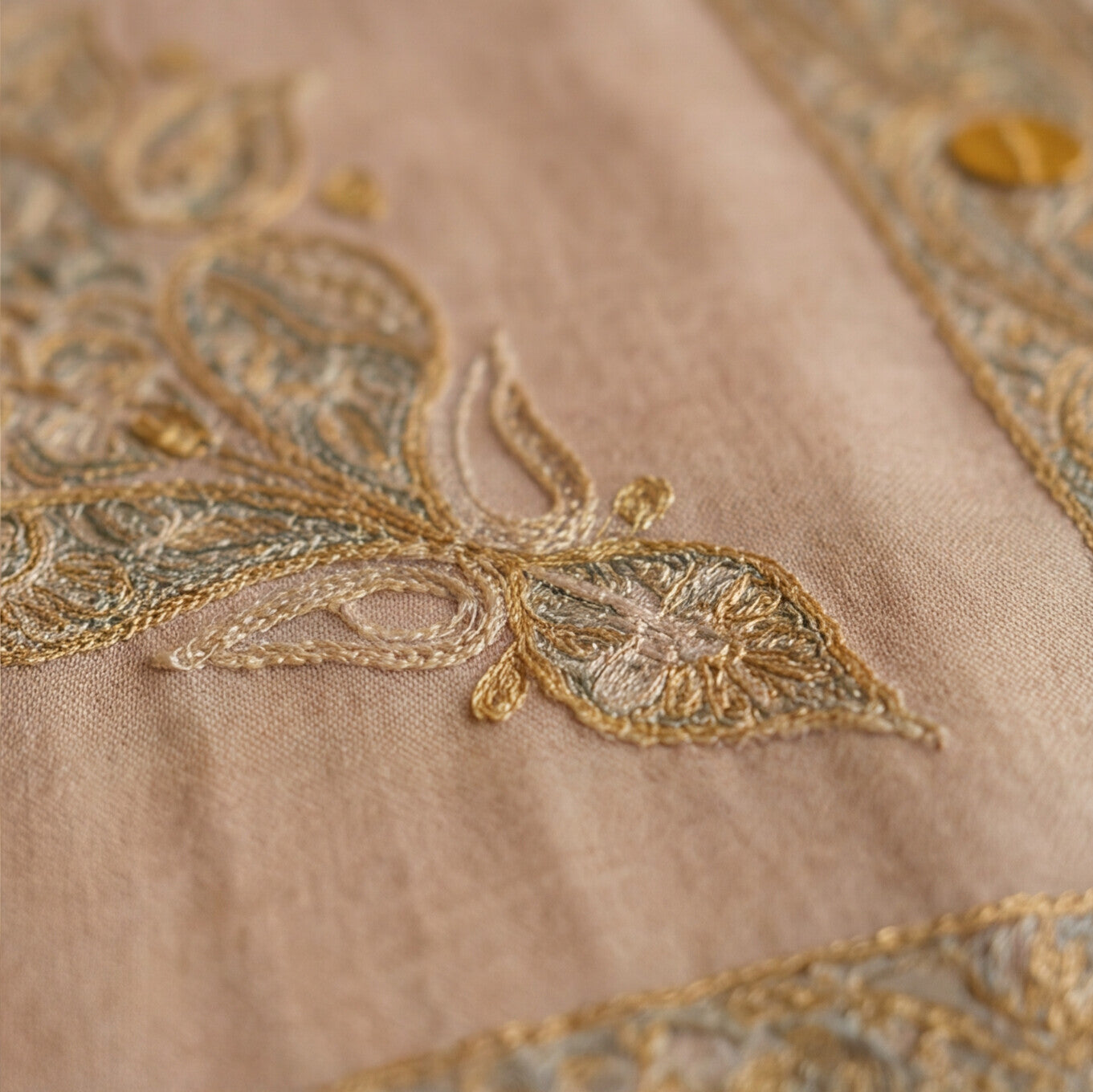 Pashmina Ghutra Akhdar - angle 3, hand-loomed Kashmiri pashmina