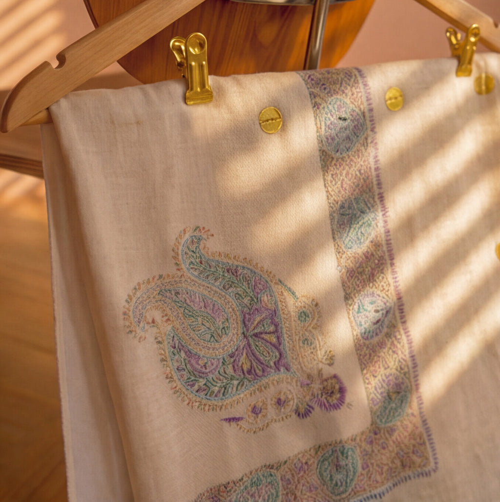 Pashmina Ghutra Bahr - angle 1, hand-loomed Kashmiri pashmina