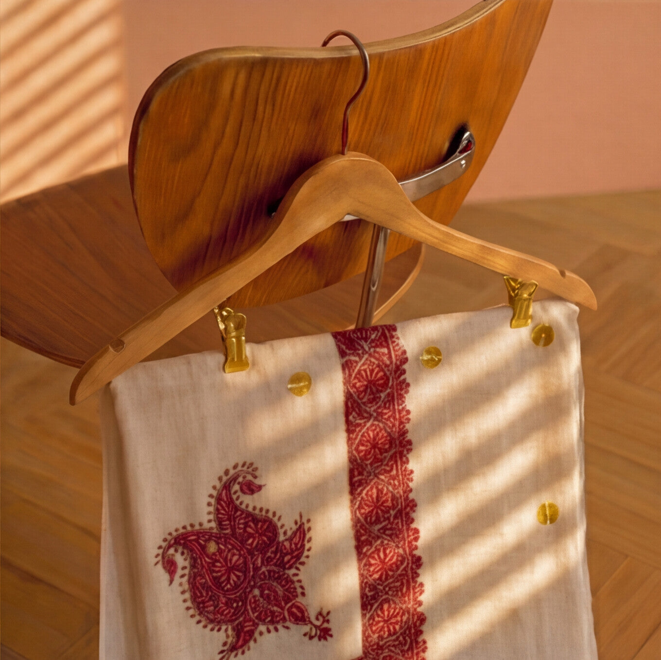 Pashmina Ghutra Habr - angle 3, hand-loomed Kashmiri pashmina