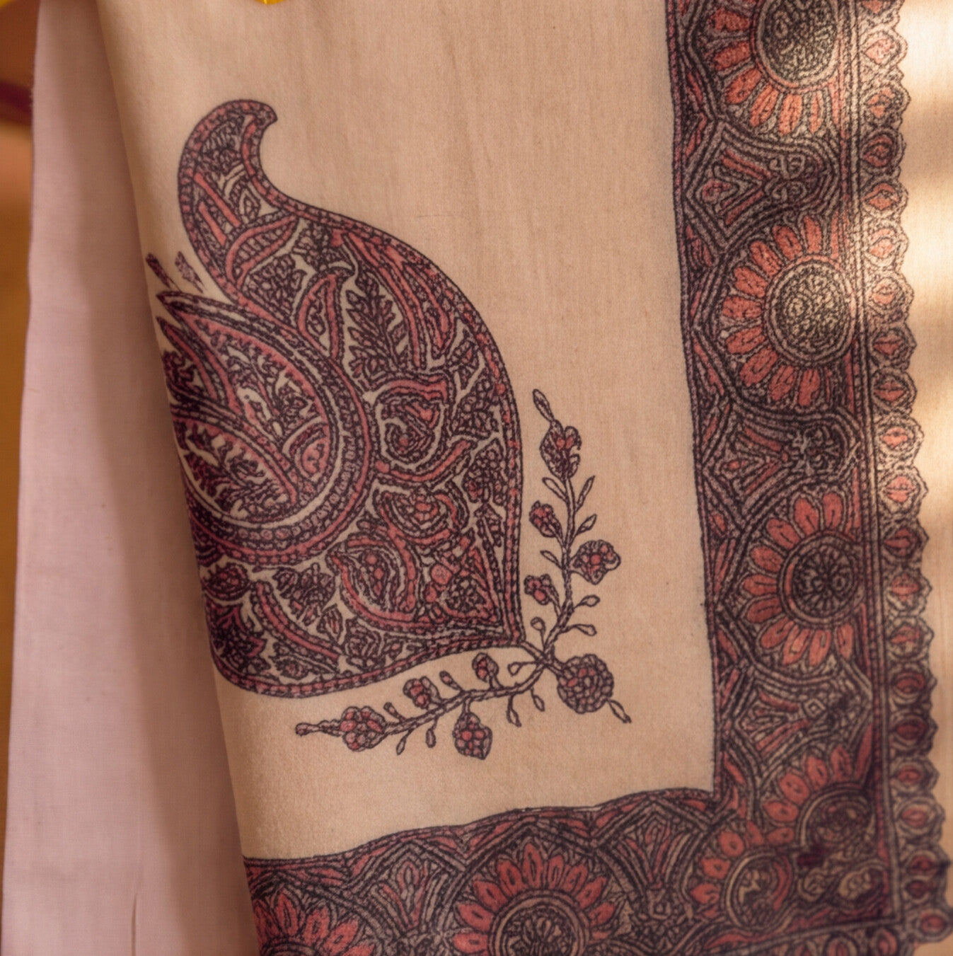 Pashmina Ghutra Anbari - angle 2, hand-loomed Kashmiri pashmina