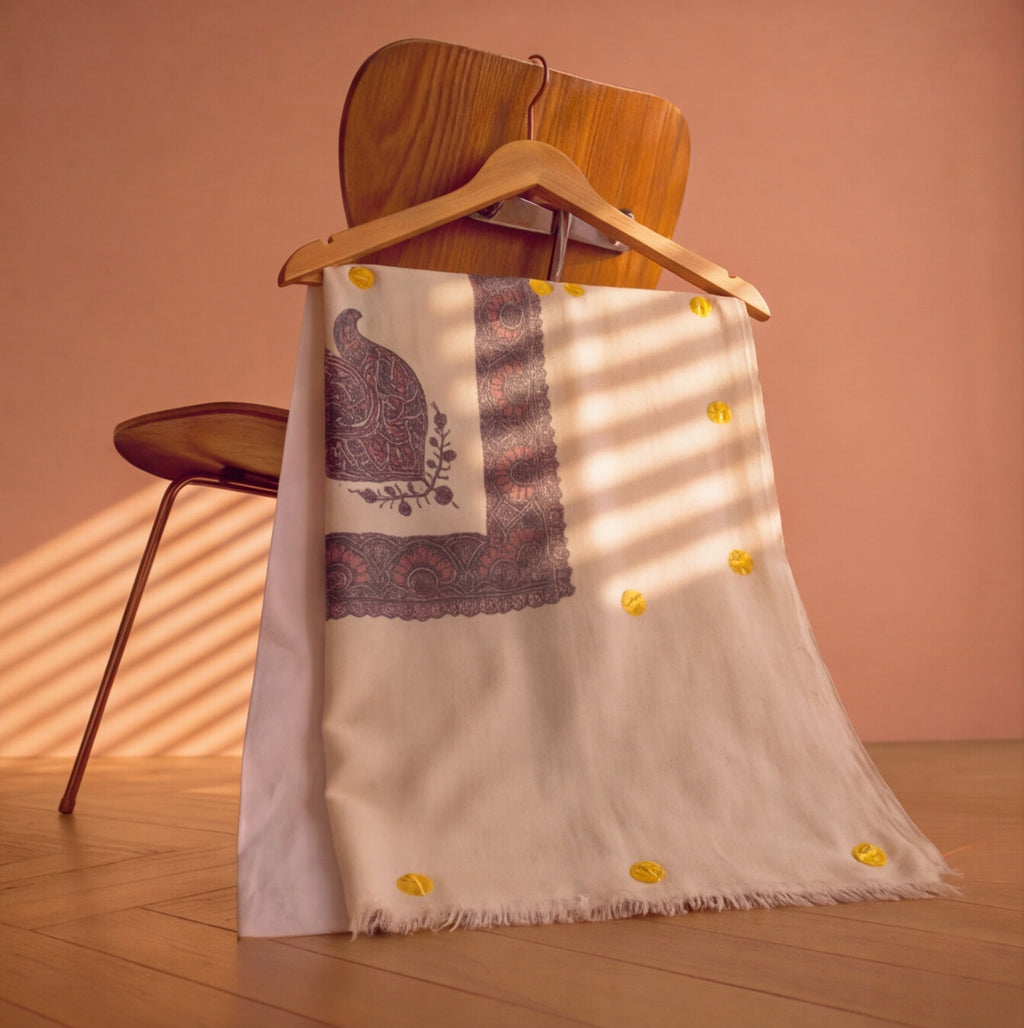 Pashmina Ghutra Anbari - angle 4, hand-loomed Kashmiri pashmina