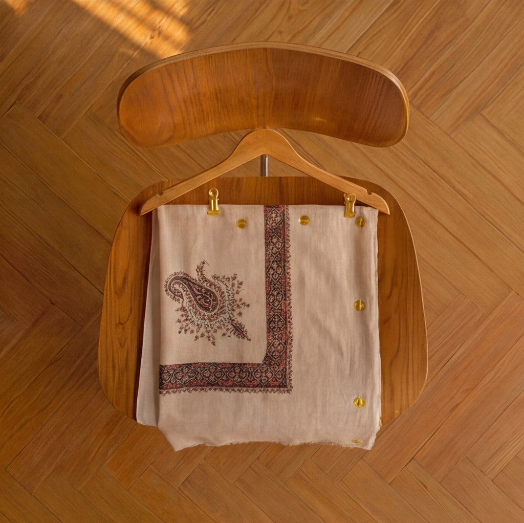 Pashmina Ghutra Sadaf - angle 3, hand-loomed Kashmiri pashmina