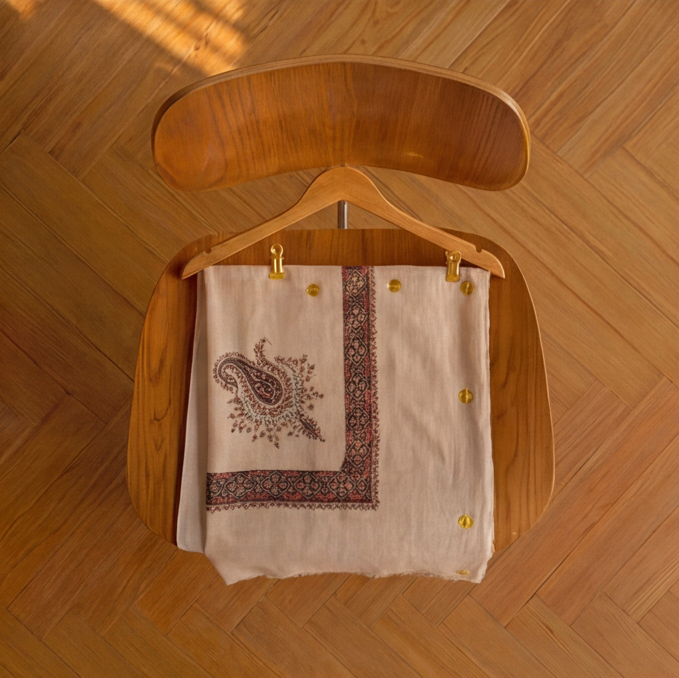Pashmina Ghutra Sadaf - angle 3, hand-loomed Kashmiri pashmina