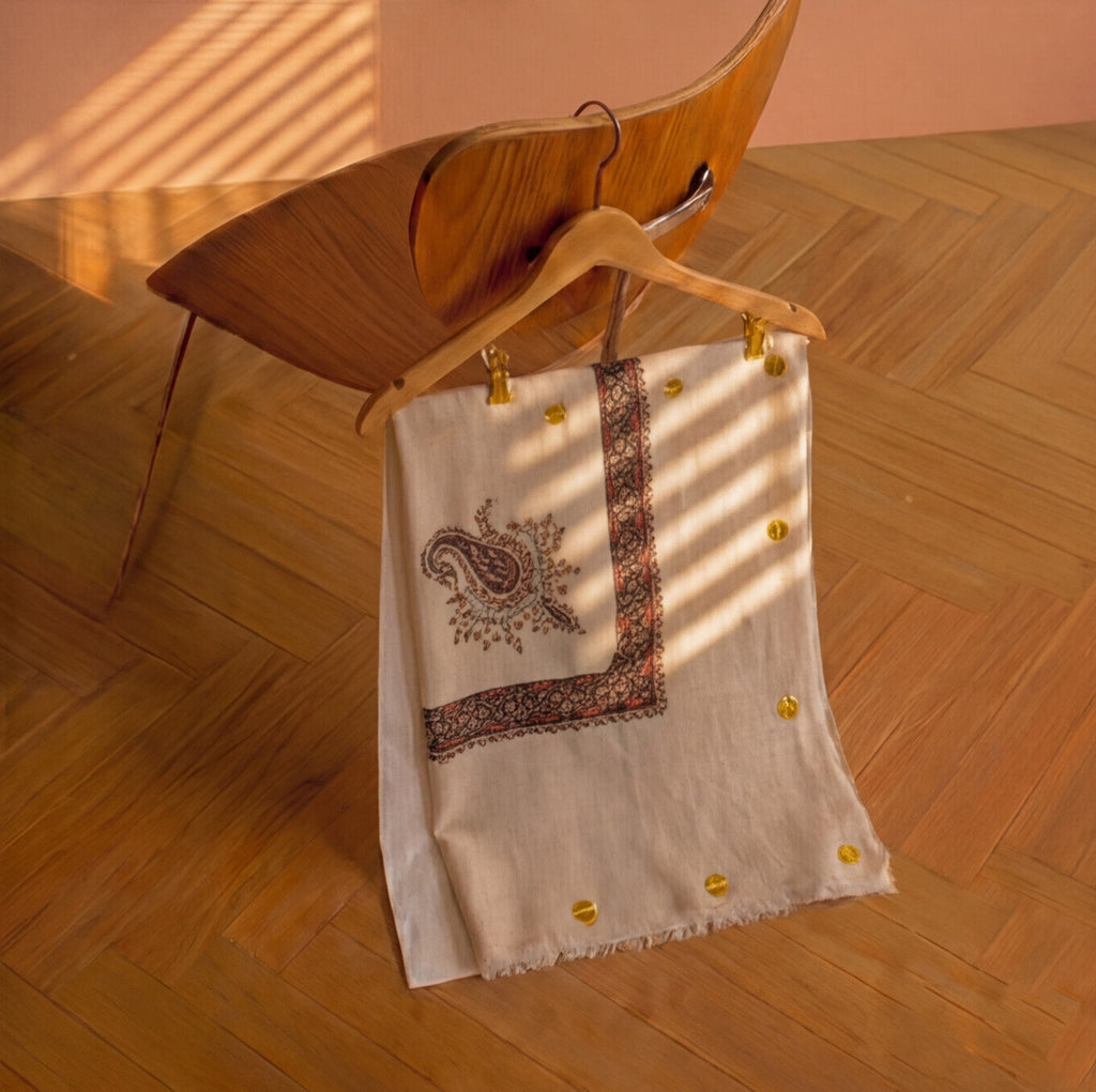 Pashmina Ghutra Sadaf - angle 6, hand-loomed Kashmiri pashmina