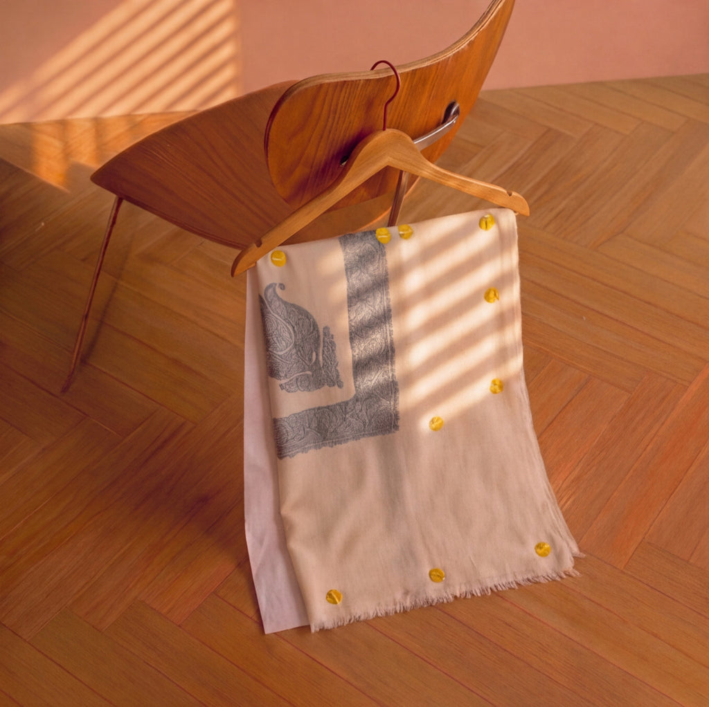 Pashmina Ghutra Yaqoot - angle 4, hand-loomed Kashmiri pashmina