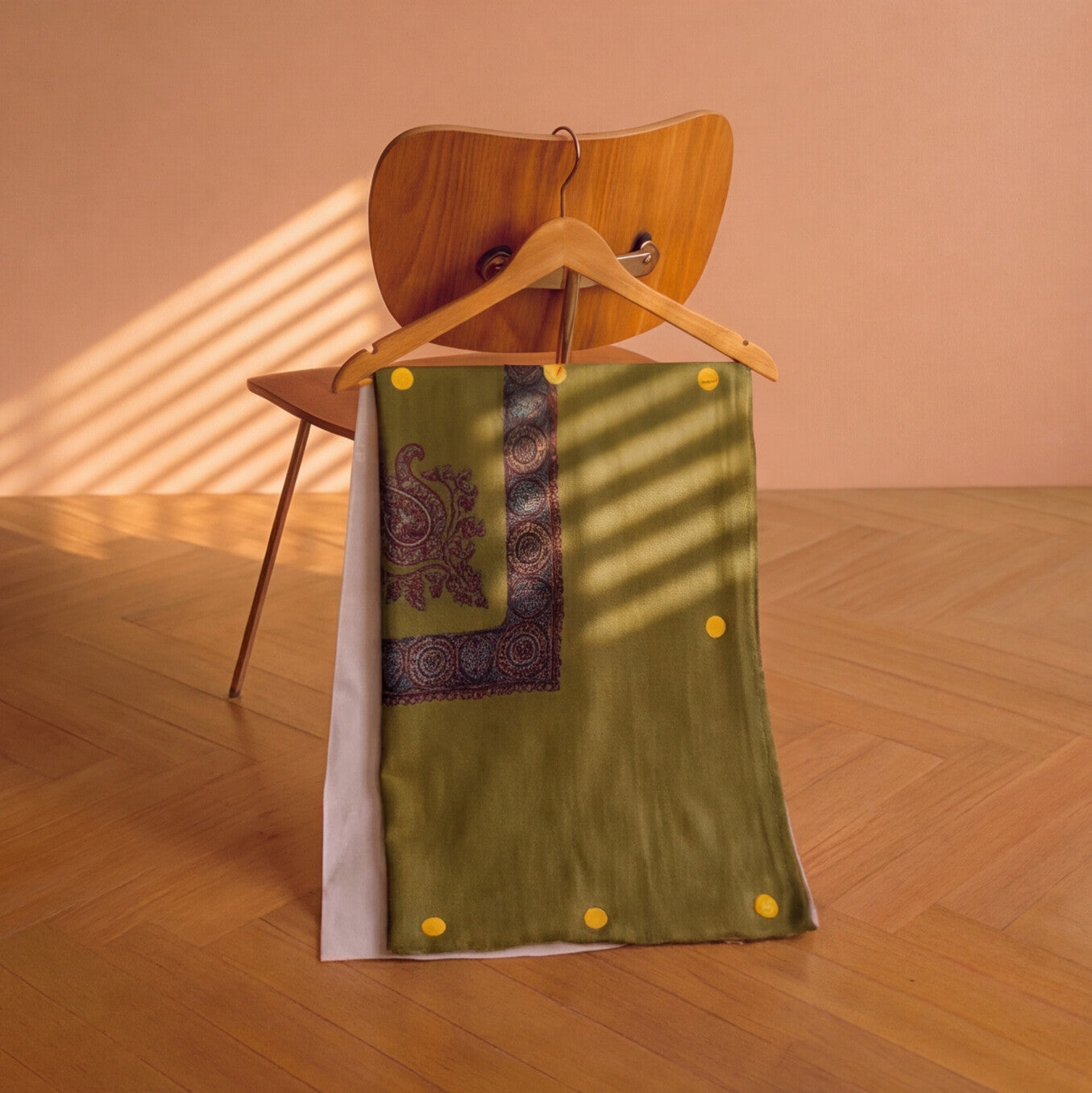 Pashmina Ghutra Jannah - angle 3, hand-loomed Kashmiri pashmina