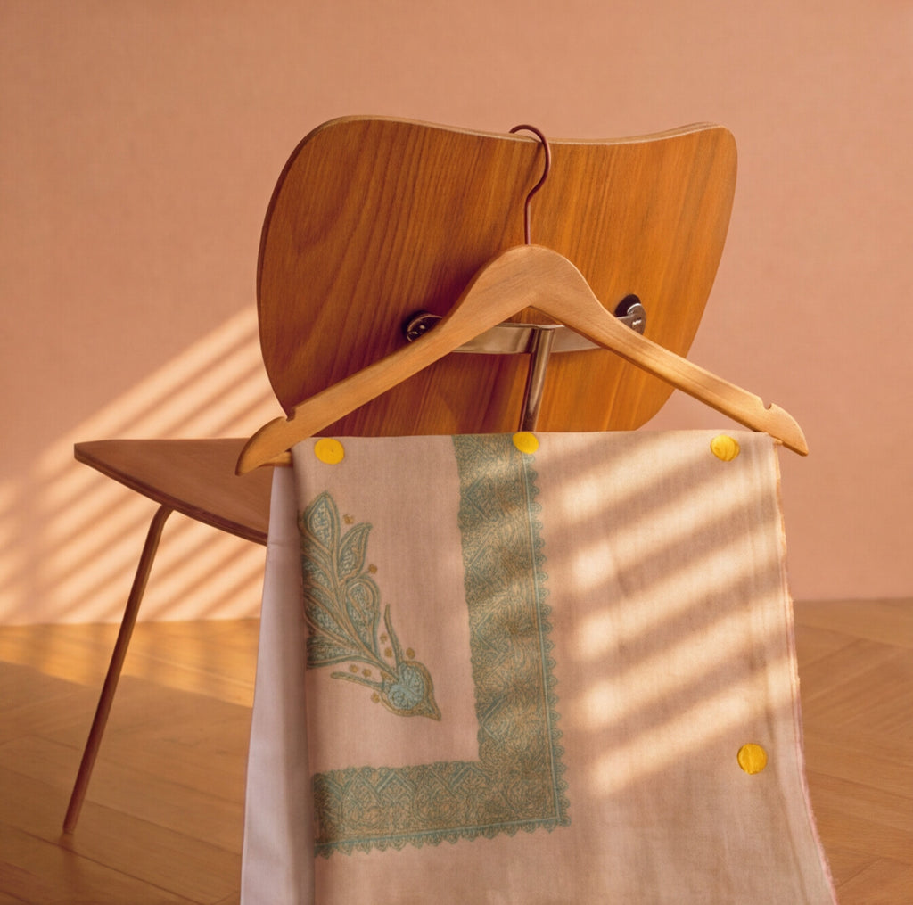 Pashmina Ghutra Fidda - angle 2, hand-loomed Kashmiri pashmina