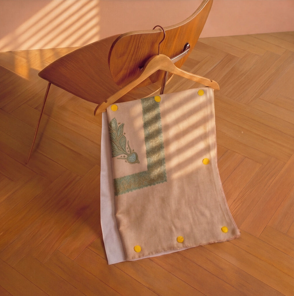 Pashmina Ghutra Fidda - angle 5, hand-loomed Kashmiri pashmina