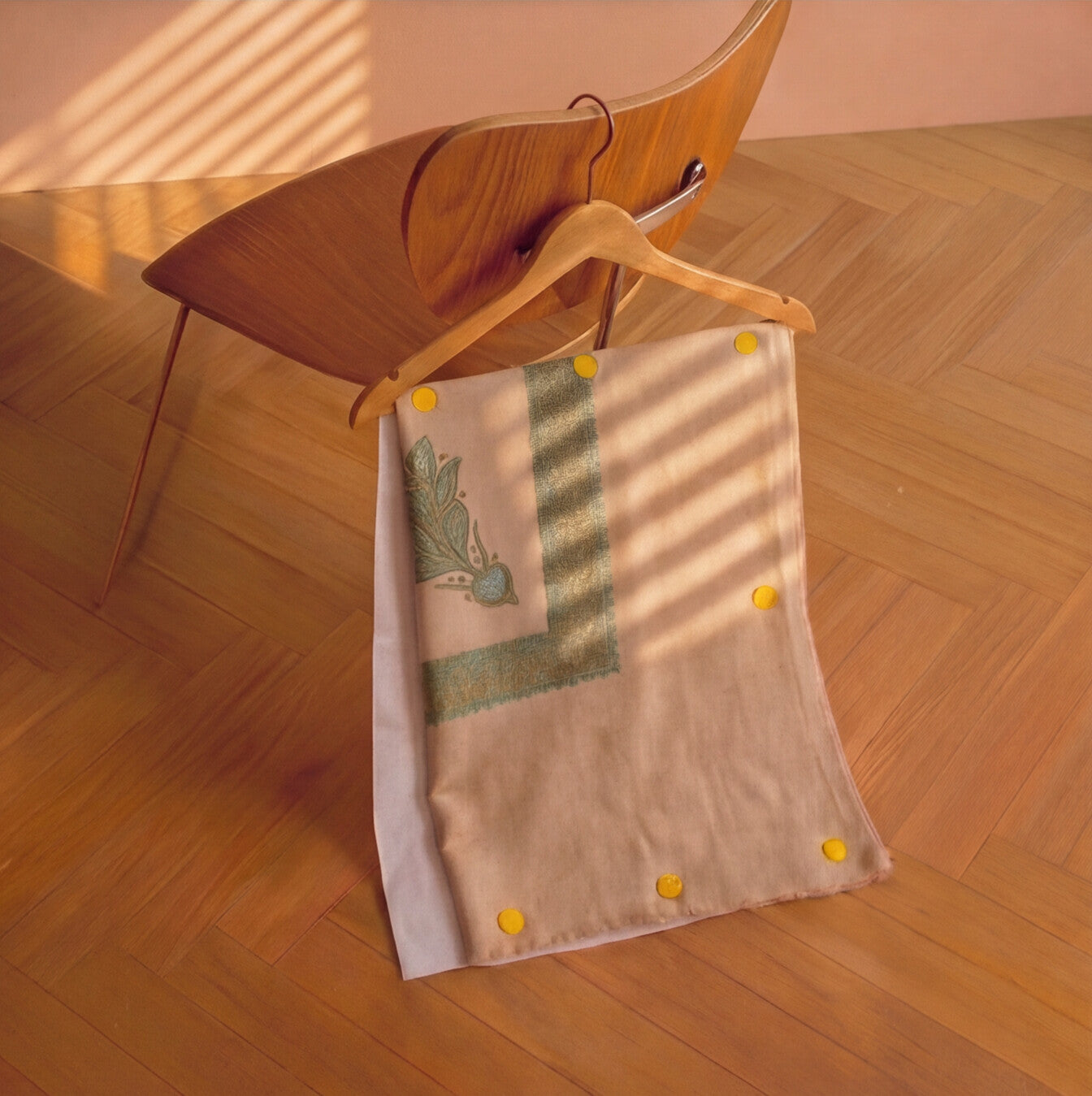 Pashmina Ghutra Fidda - angle 5, hand-loomed Kashmiri pashmina
