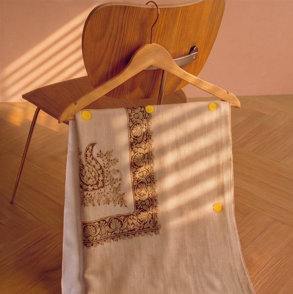 Pashmina Ghutra Reem - angle 5, hand-loomed Kashmiri pashmina