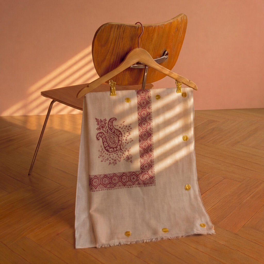 Pashmina Ghutra Banafsha - angle 3, hand-loomed Kashmiri pashmina