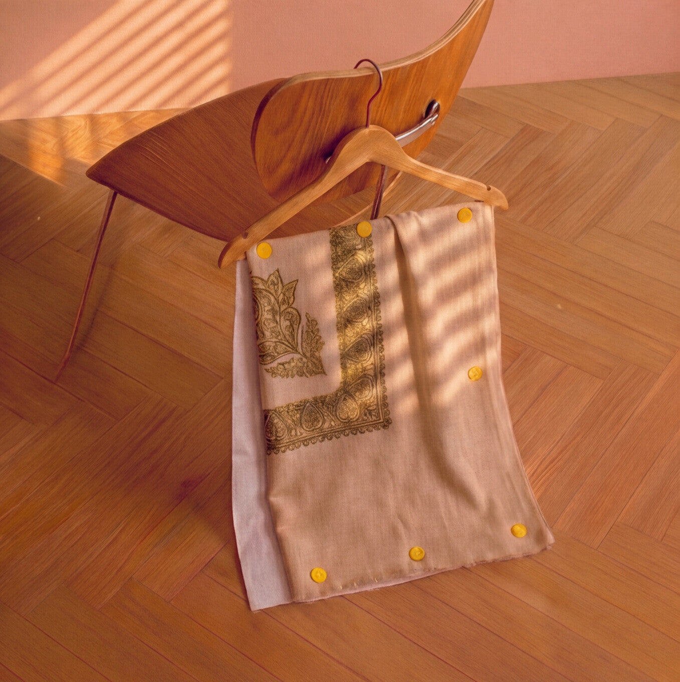 Pashmina Ghutra Hajar - angle 4, hand-loomed Kashmiri pashmina