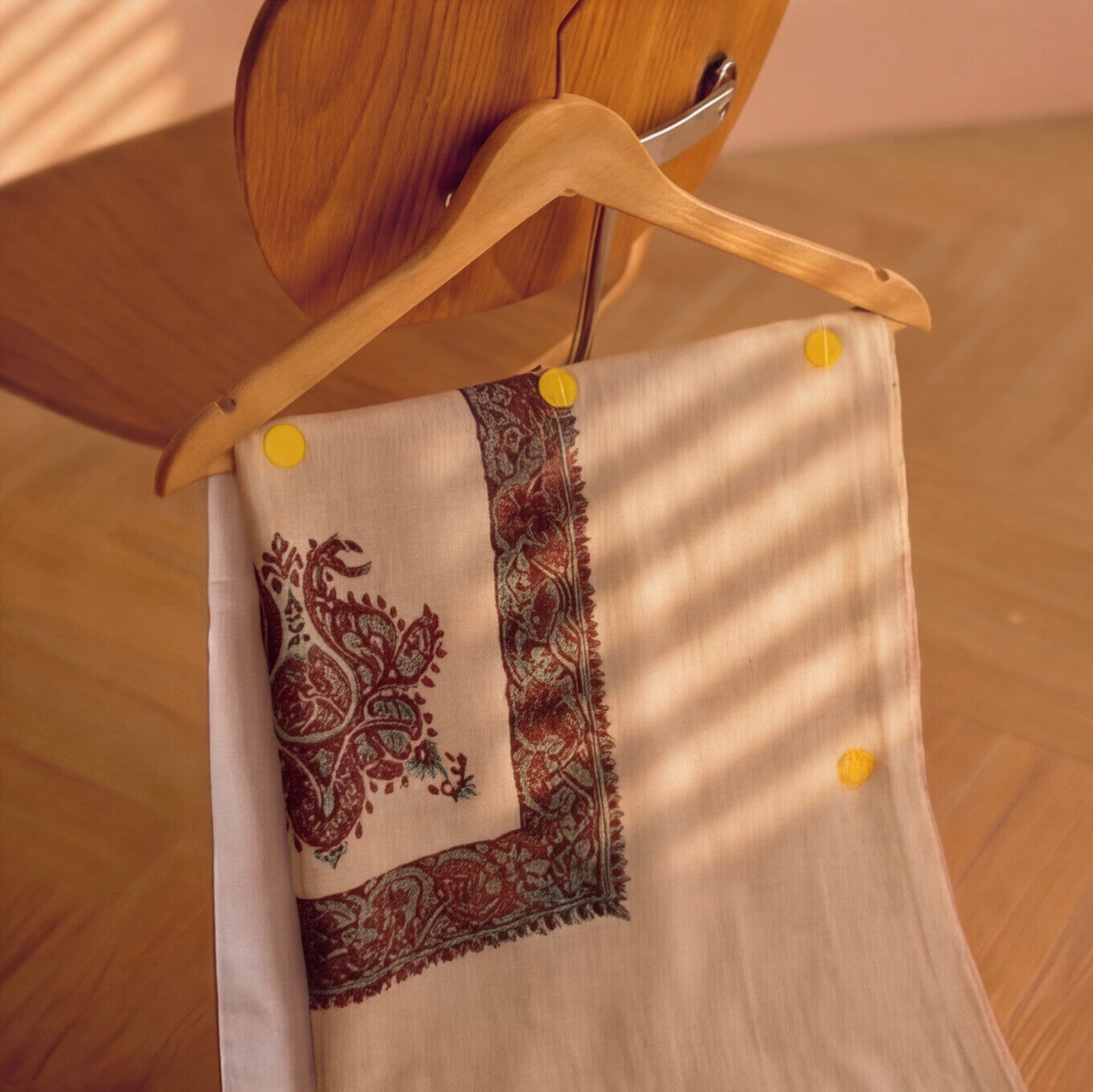 Pashmina Ghutra Ramad - angle 4, hand-loomed Kashmiri pashmina