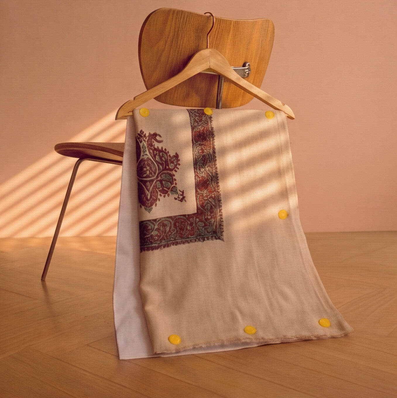 Pashmina Ghutra Ramad - angle 6, hand-loomed Kashmiri pashmina