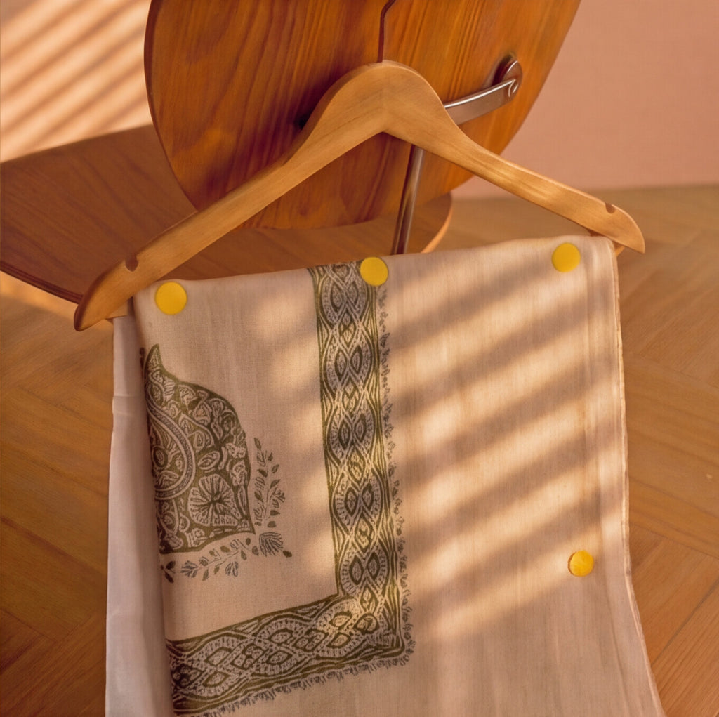 Pashmina Ghutra Marjan - angle 5, hand-loomed Kashmiri pashmina