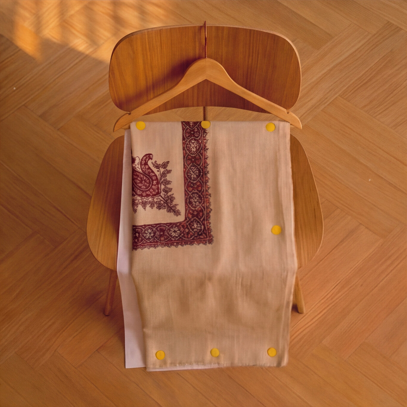 Pashmina Ghutra Shafaq - angle 4, hand-loomed Kashmiri pashmina