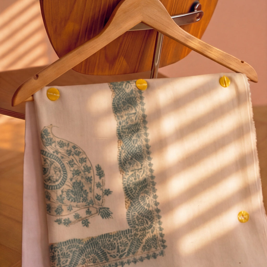 Pashmina Ghutra Lazward - angle 2, hand-loomed Kashmiri pashmina