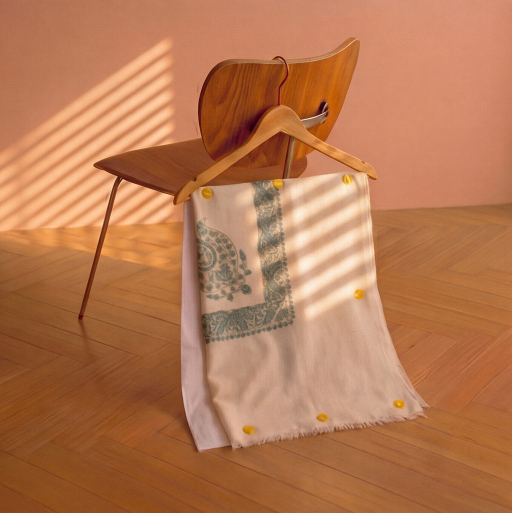 Pashmina Ghutra Lazward - angle 5, hand-loomed Kashmiri pashmina