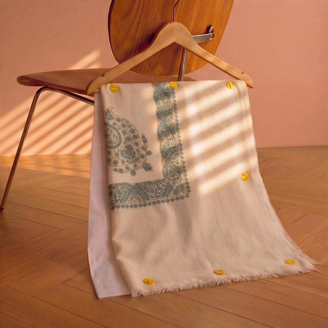 Pashmina Ghutra Lazward - angle 6, hand-loomed Kashmiri pashmina