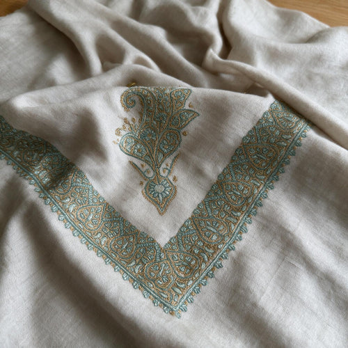 Kashmiri pashmina ghutra embroidery close-up