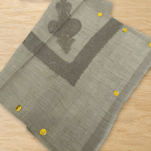 Fahm Kashmiri pashmina ghutra folded on a wooden table, true to life colour