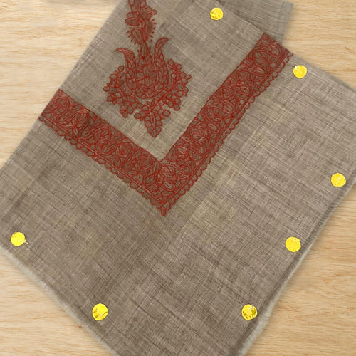 Fukhar Kashmiri pashmina ghutra folded on a wooden table, true to life colour