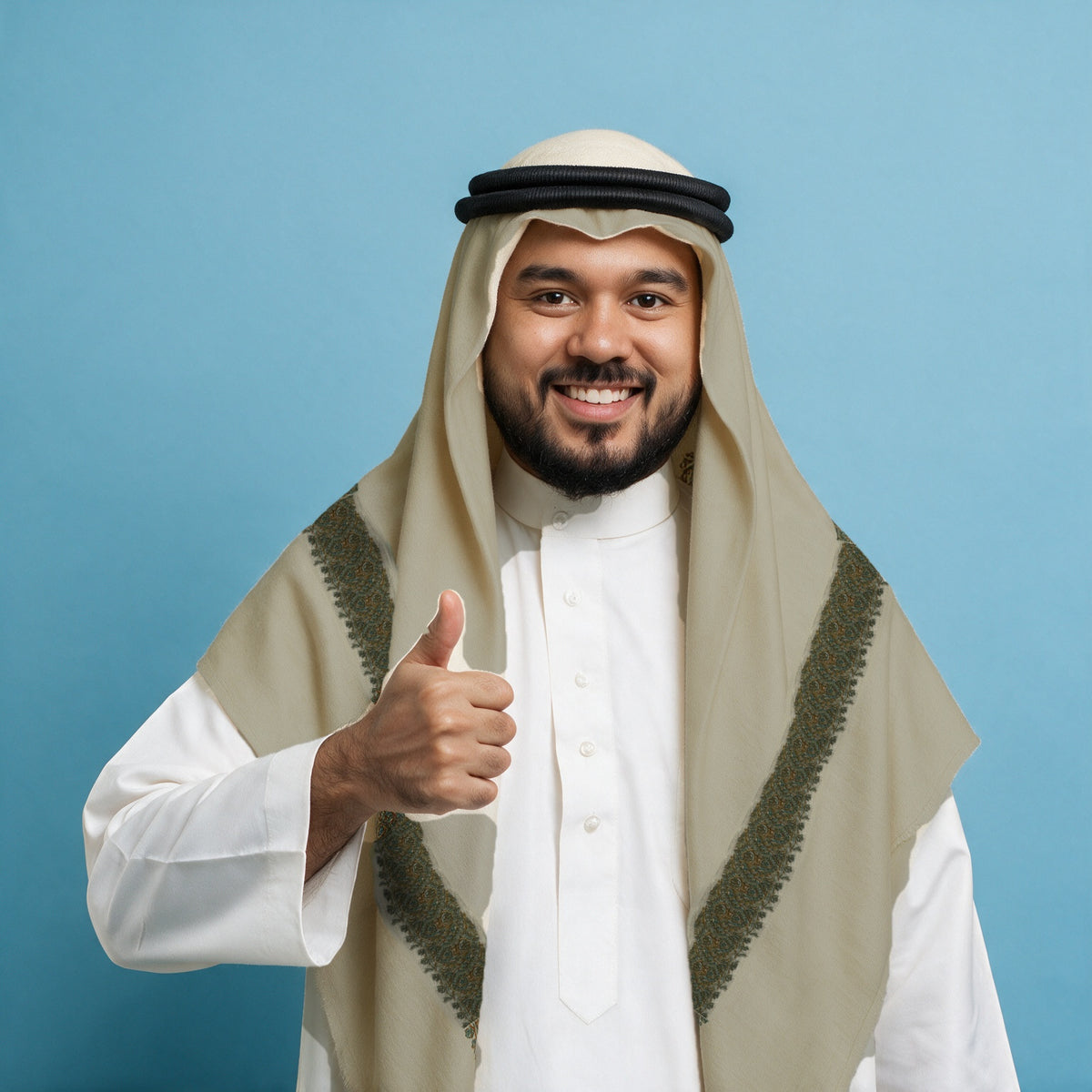 Man wearing the Sakeena Kashmiri pashmina ghutra with a black agal and white thobe, dark olive green sozni border on each front end