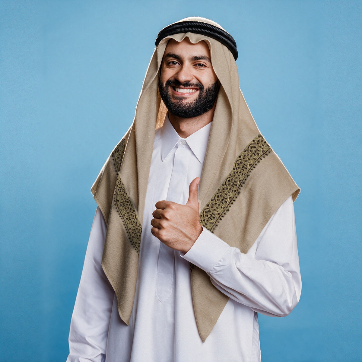Man wearing the Nada Kashmiri pashmina ghutra with a black agal and white thobe, olive gold and dark brown sozni border on each front end