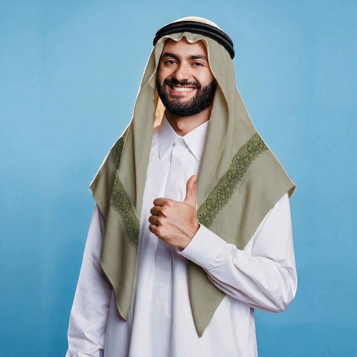 Man wearing the Akhdar Kashmiri pashmina ghutra with a black agal and white thobe, olive green and yellow-green sozni border of arches and oval chains on each front end