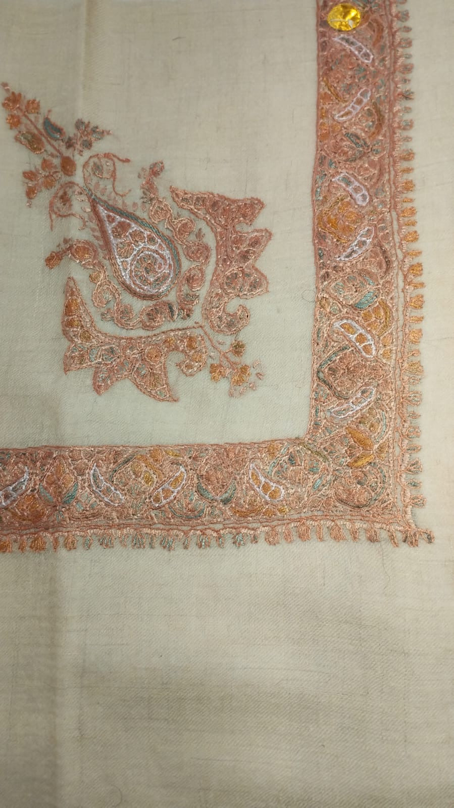 Nafud Kashmiri pashmina ghutra corner laid flat, the border running along both edges