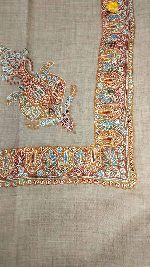 Asal Kashmiri pashmina ghutra, oatmeal base with an amber, pale blue and ivory corner motif and an amber border of pale blue leaves