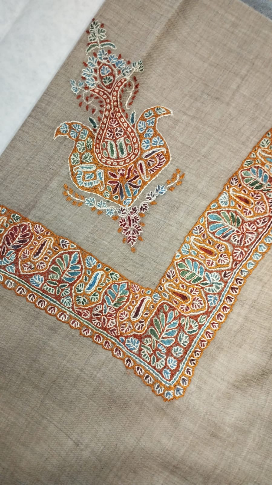 Asal Kashmiri pashmina ghutra corner seen on the diagonal, the border meeting in a point below the motif