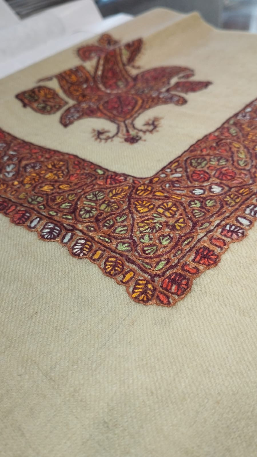 Close-up of the Mishal Kashmiri pashmina ghutra corner motif and sozni border
