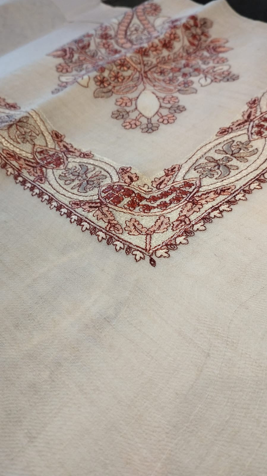 Close view of the Hashiya Qalam Kaari Pashmina corner, brick red, rose and taupe hand-drawn sozni