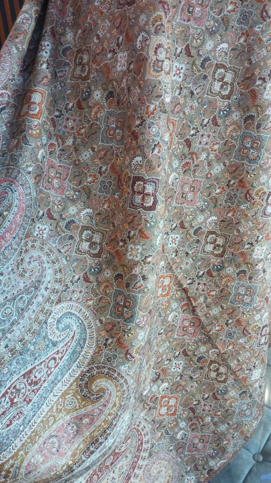 Buta shawl close-up, taupe floral lattice