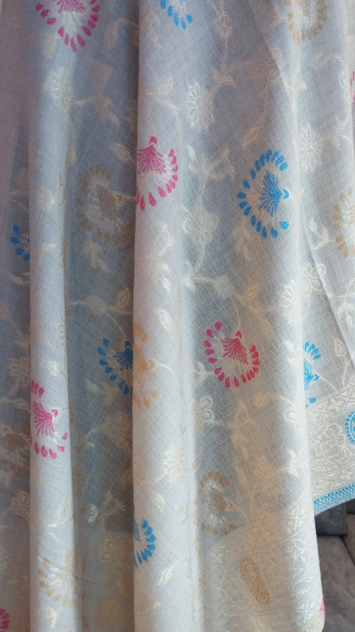 Najma stole close-up, cream with pastel sprays