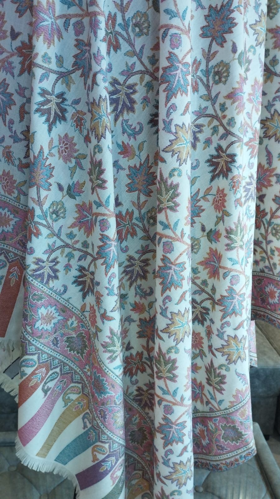 Sawsan shawl close-up, ivory with floral sprays