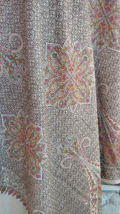 Toranj shawl close-up, ivory medallion lattice
